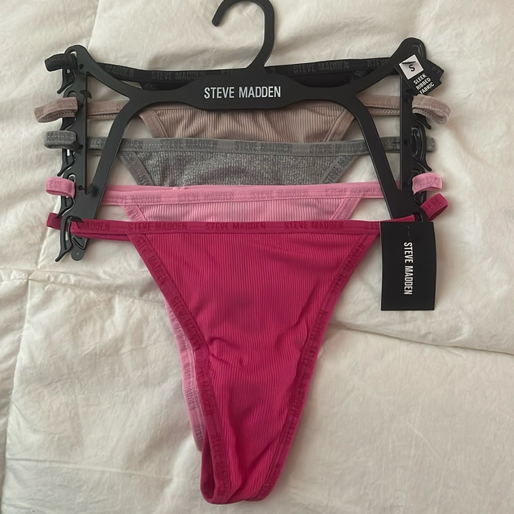 NWT Steve Madden ribbed thong 5 pack!